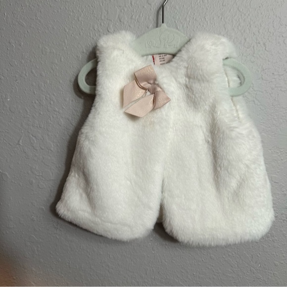 Catherine Malandrino Mini, White Fur Vest with Pink Bow, Winter Wonderland, 3-6 - Picture 1 of 6